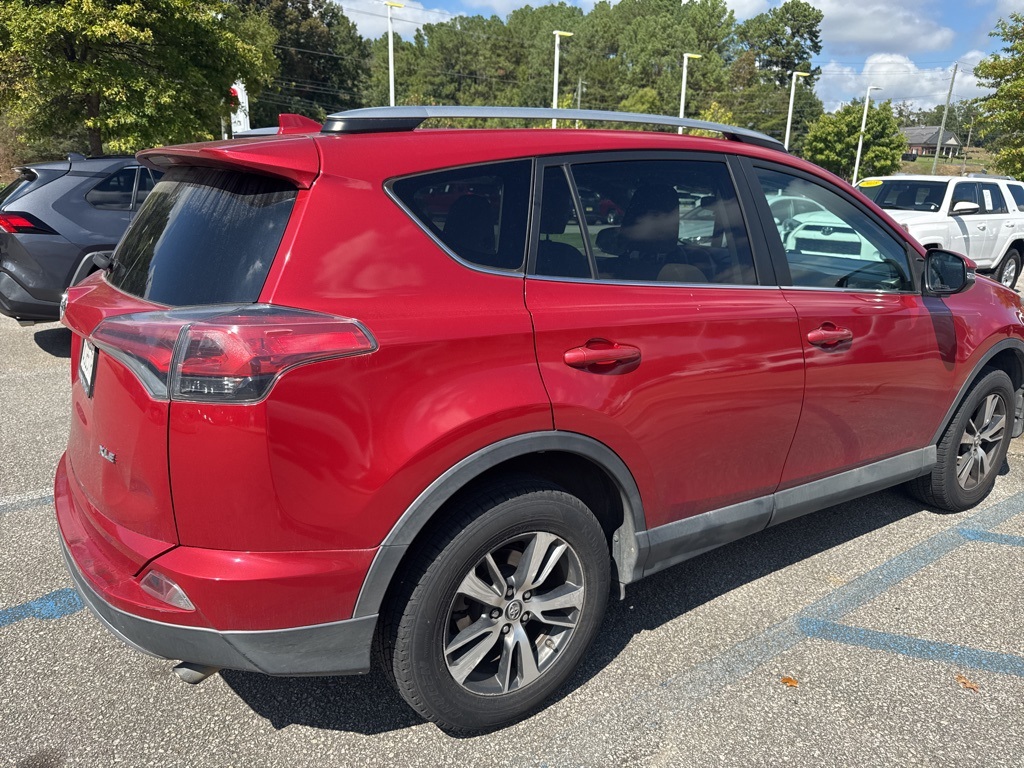 2017 Toyota RAV4 XLE photo 3