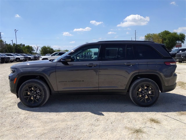 2025 Jeep Grand Cherokee Altitude photo 3