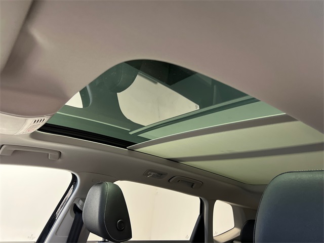 2025 Volkswagen Taos SE photo 16