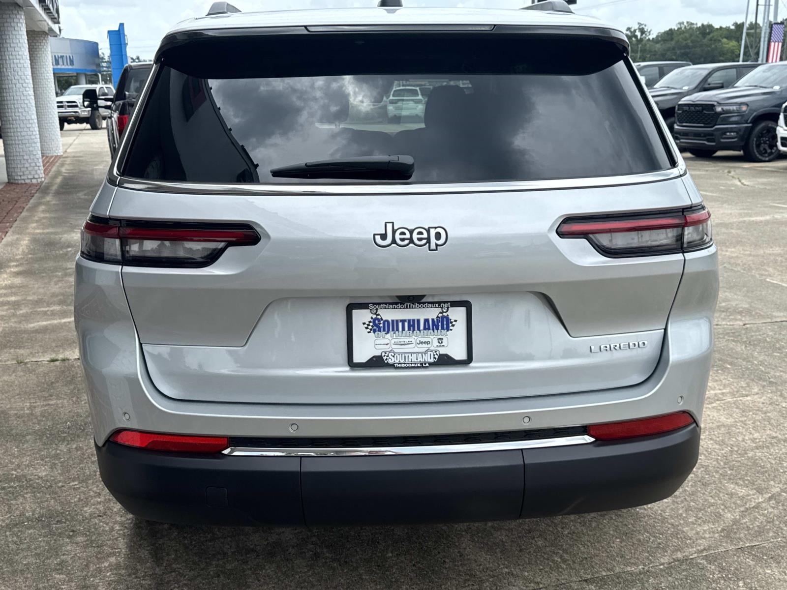 2025 Jeep Grand Cherokee Laredo X photo 4