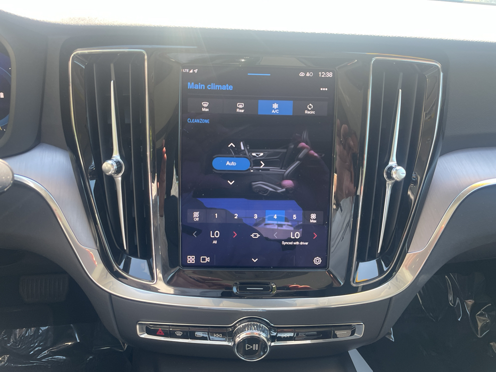2024 Volvo S60 B5 Core photo 21