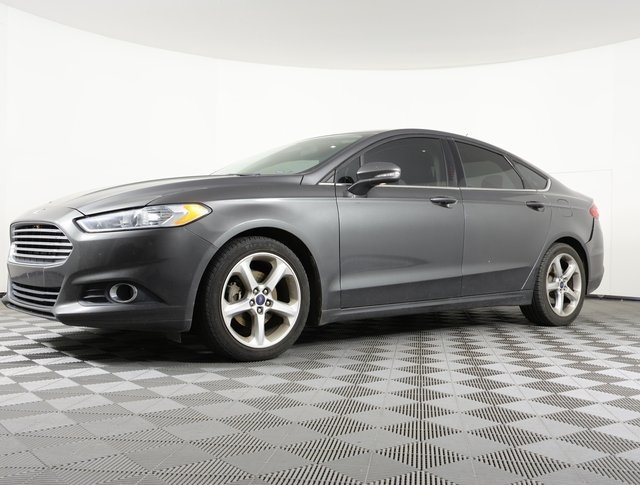 2016 Ford Fusion SE's photo