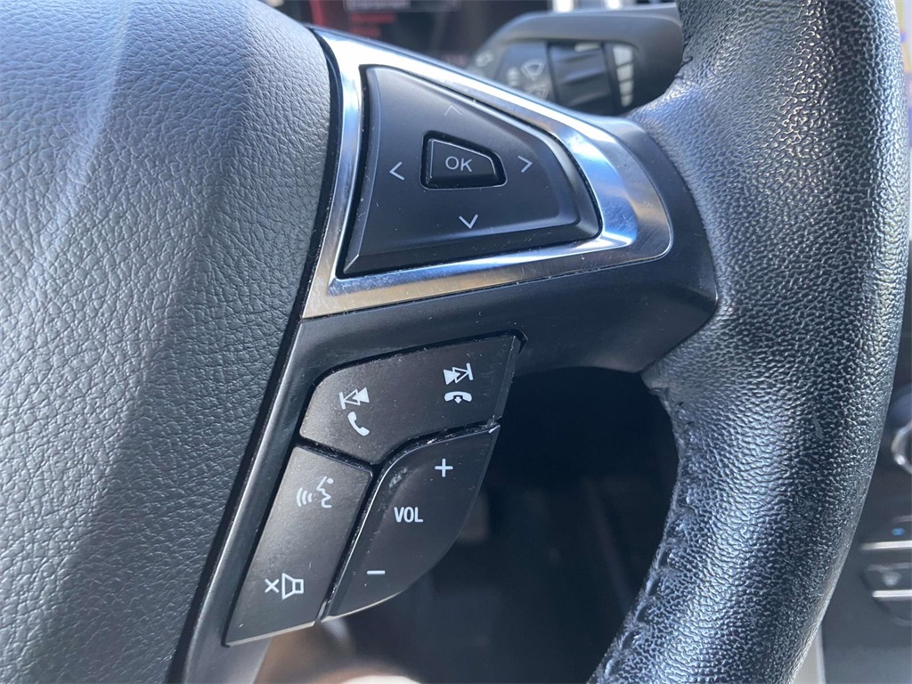 2020 Ford Edge SEL photo 15