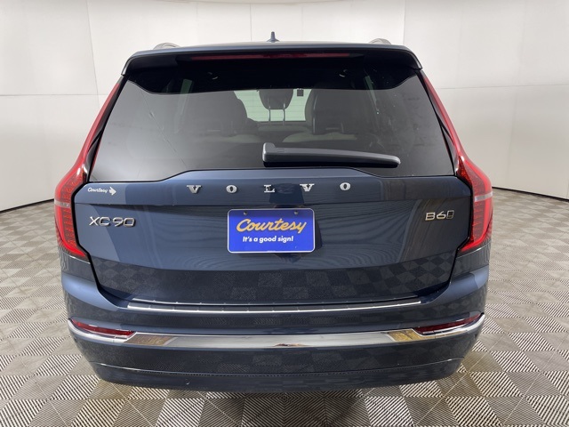2025 Volvo XC90 Core photo 6