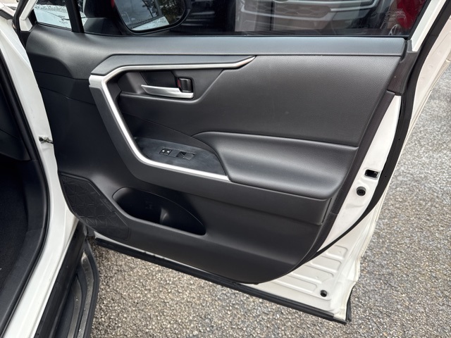 2021 Toyota RAV4 XLE Premium photo 22