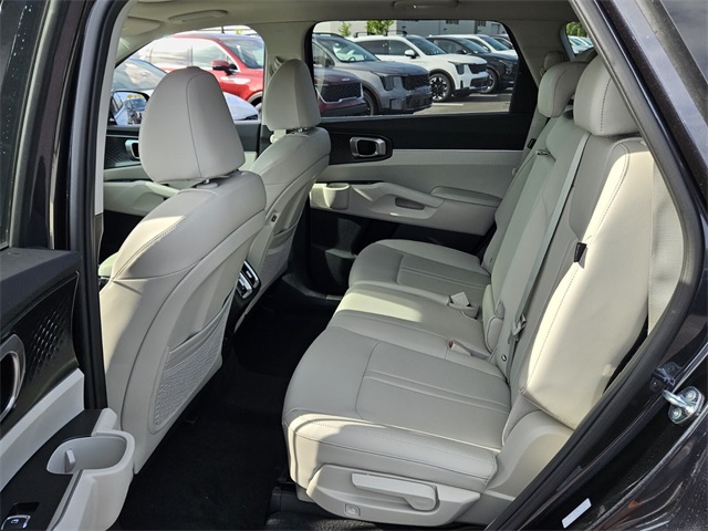 2025 Kia Sorento S photo 3