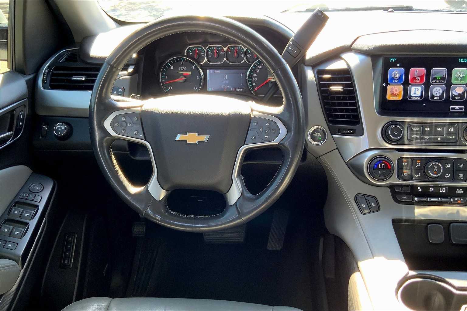 2016 Chevrolet Suburban LT photo 5