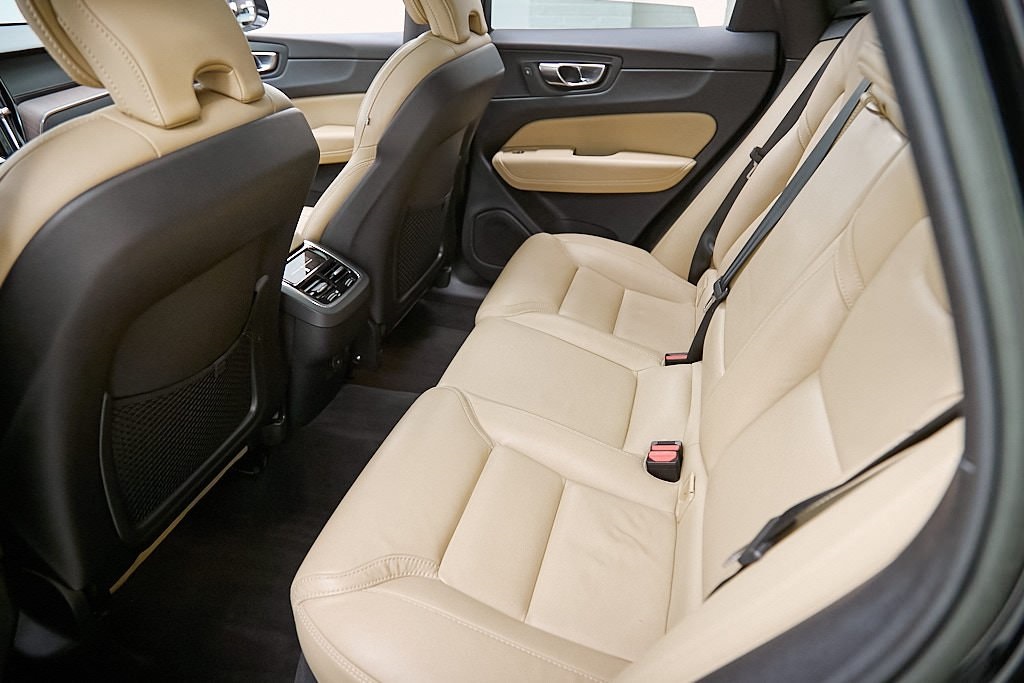 2023 VOLVO XC60 - Image 19