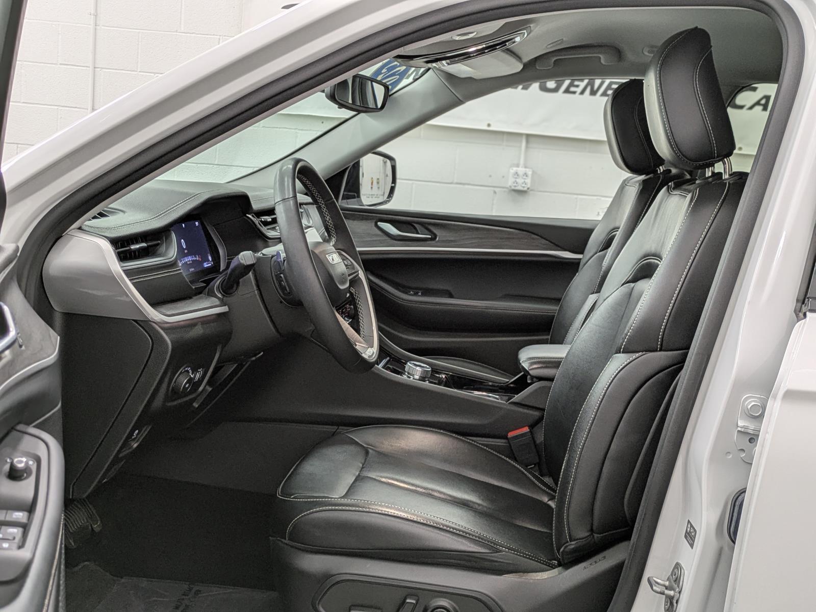 2023 Jeep Grand Cherokee Limited photo 3