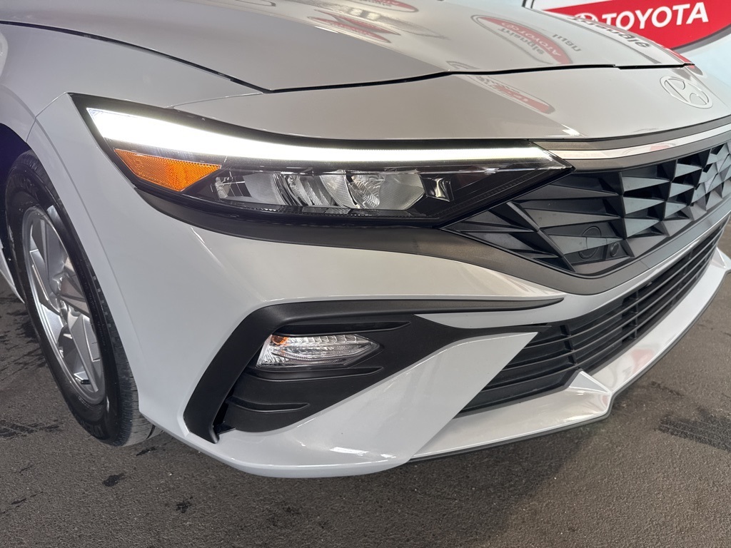2025 Hyundai Elantra SE photo 11