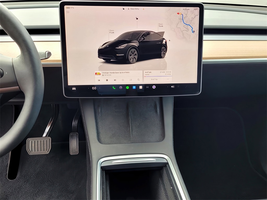 2025 Tesla Model Y Long Range photo 17