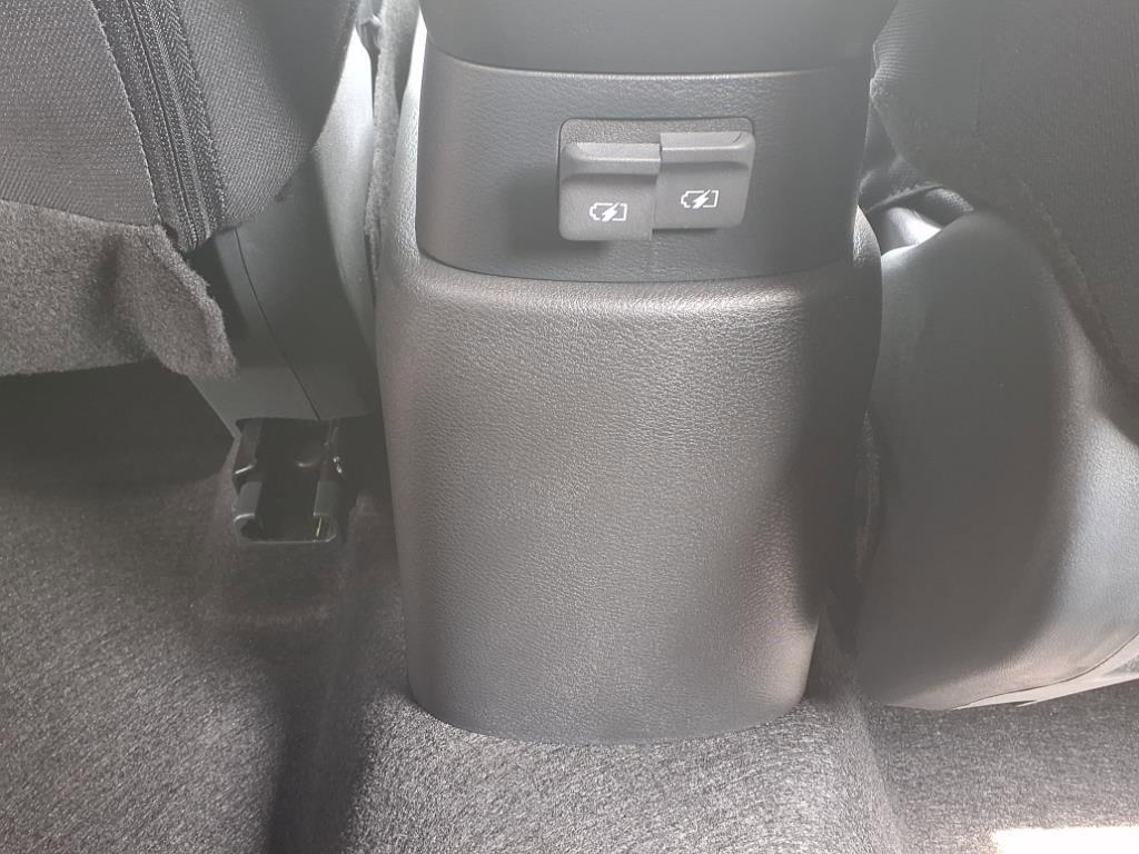 2025 Nissan Kicks Play S photo 9