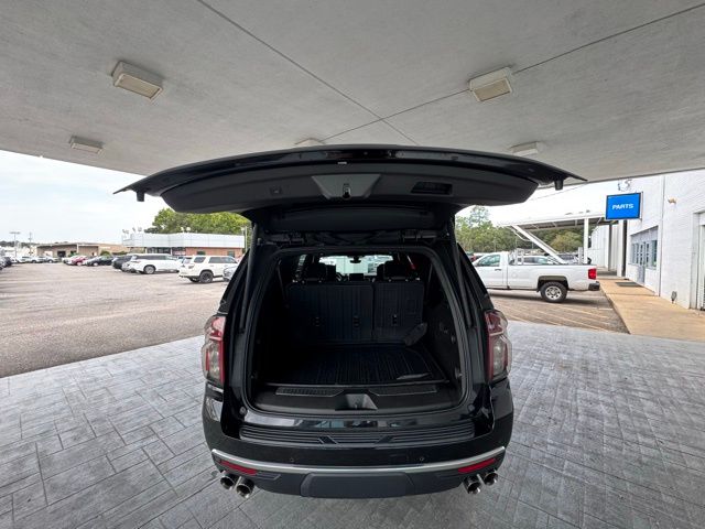2021 Chevrolet Suburban High Country photo 8