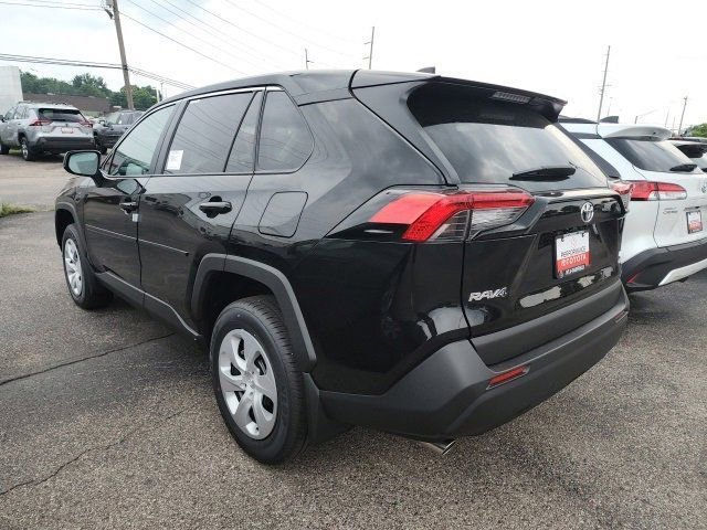 2025 Toyota RAV4 LE photo 4