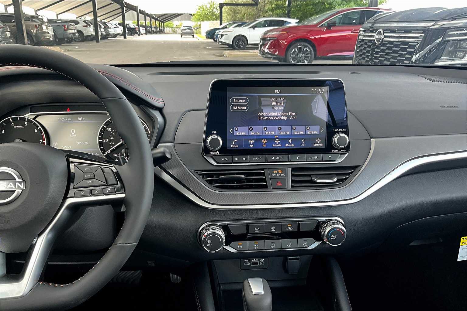 2025 Nissan Altima SR photo 6