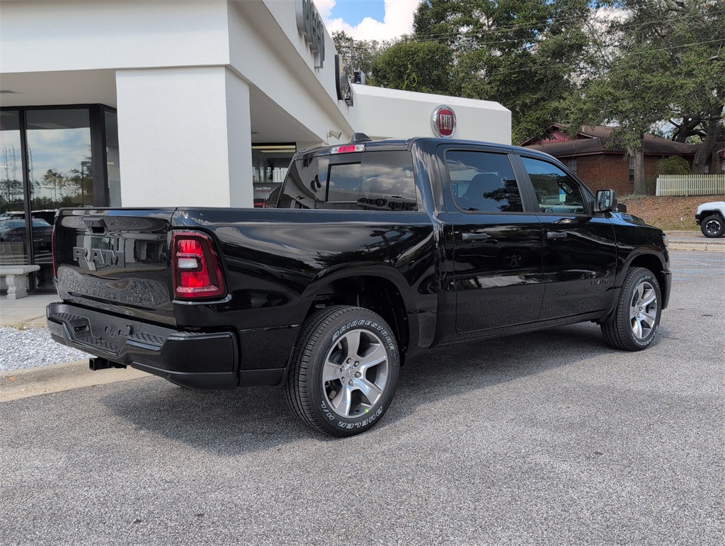 2025 Ram 1500 Tradesman photo 4
