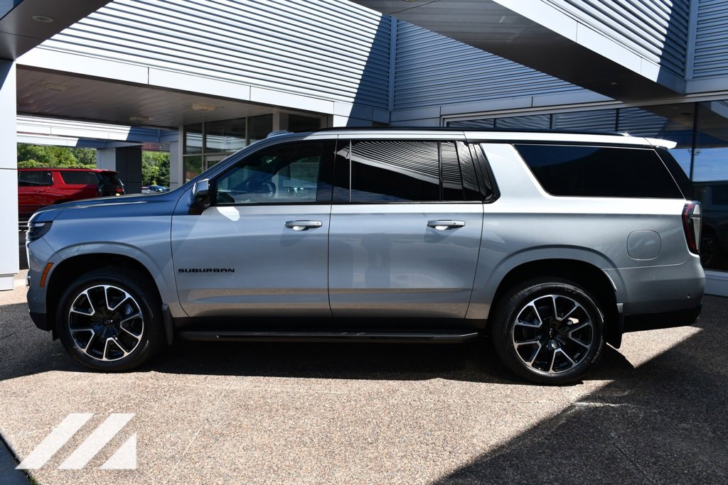 2025 Chevrolet Suburban RST photo 3