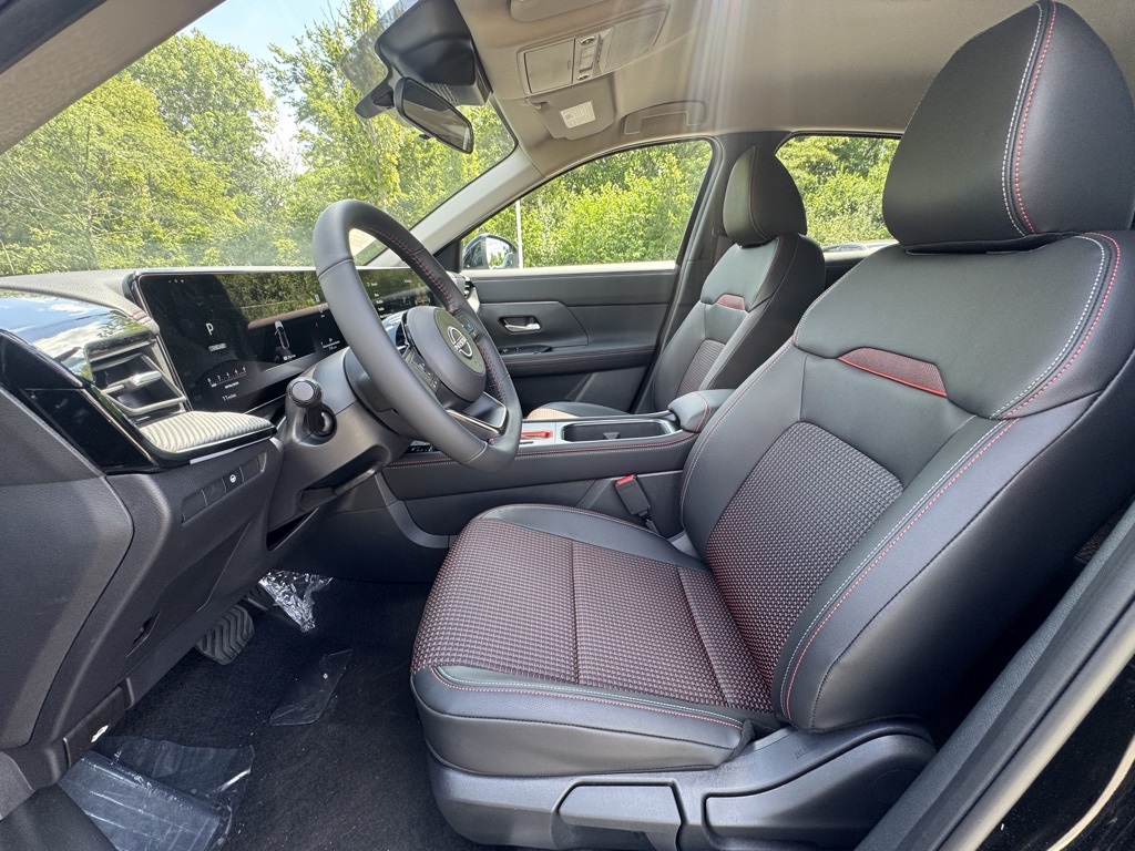 2025 Nissan Kicks SR photo 12