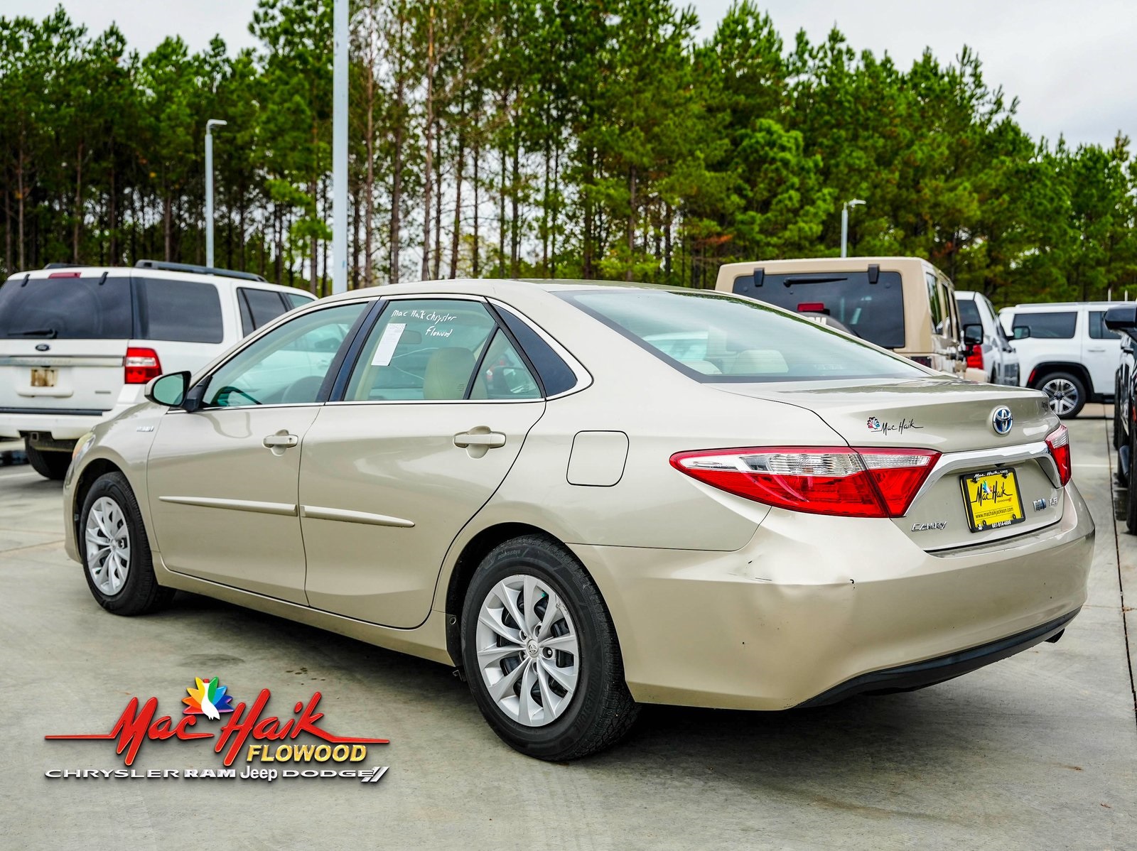 2017 Toyota Camry Hybrid LE photo 4