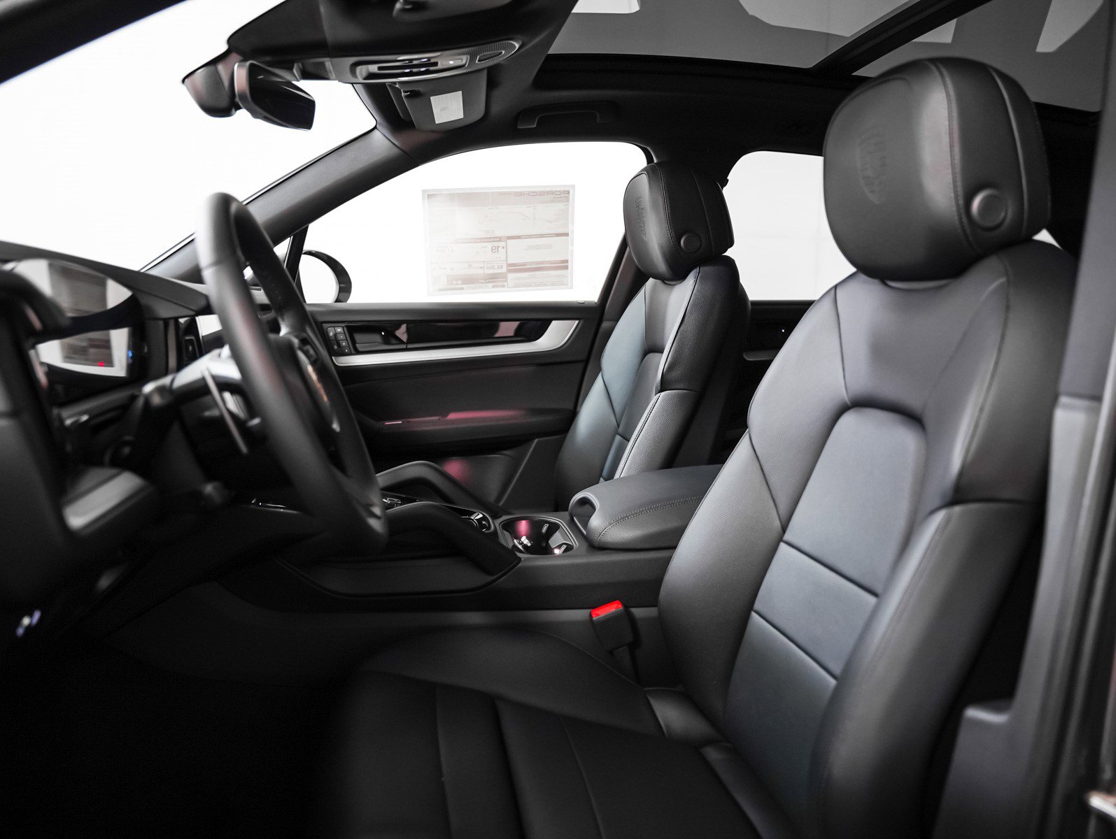 2025 Porsche Cayenne photo 5