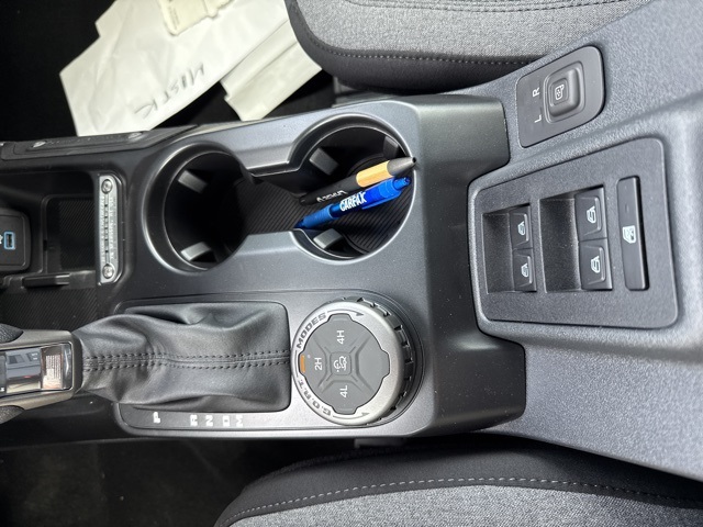 2025 Ford Bronco Base photo 36