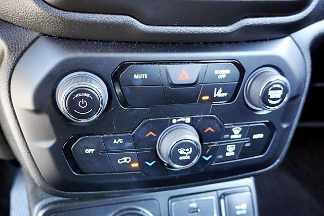 2022 Jeep Renegade Latitude photo 27