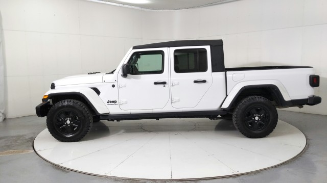 Used 2022 WHITE Jeep Sport S image 2