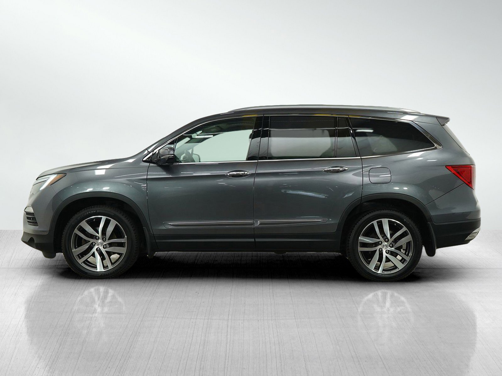 Used 2016 Honda Pilot Touring with VIN 5FNYF6H94GB016446 for sale in Hopkins, Minnesota