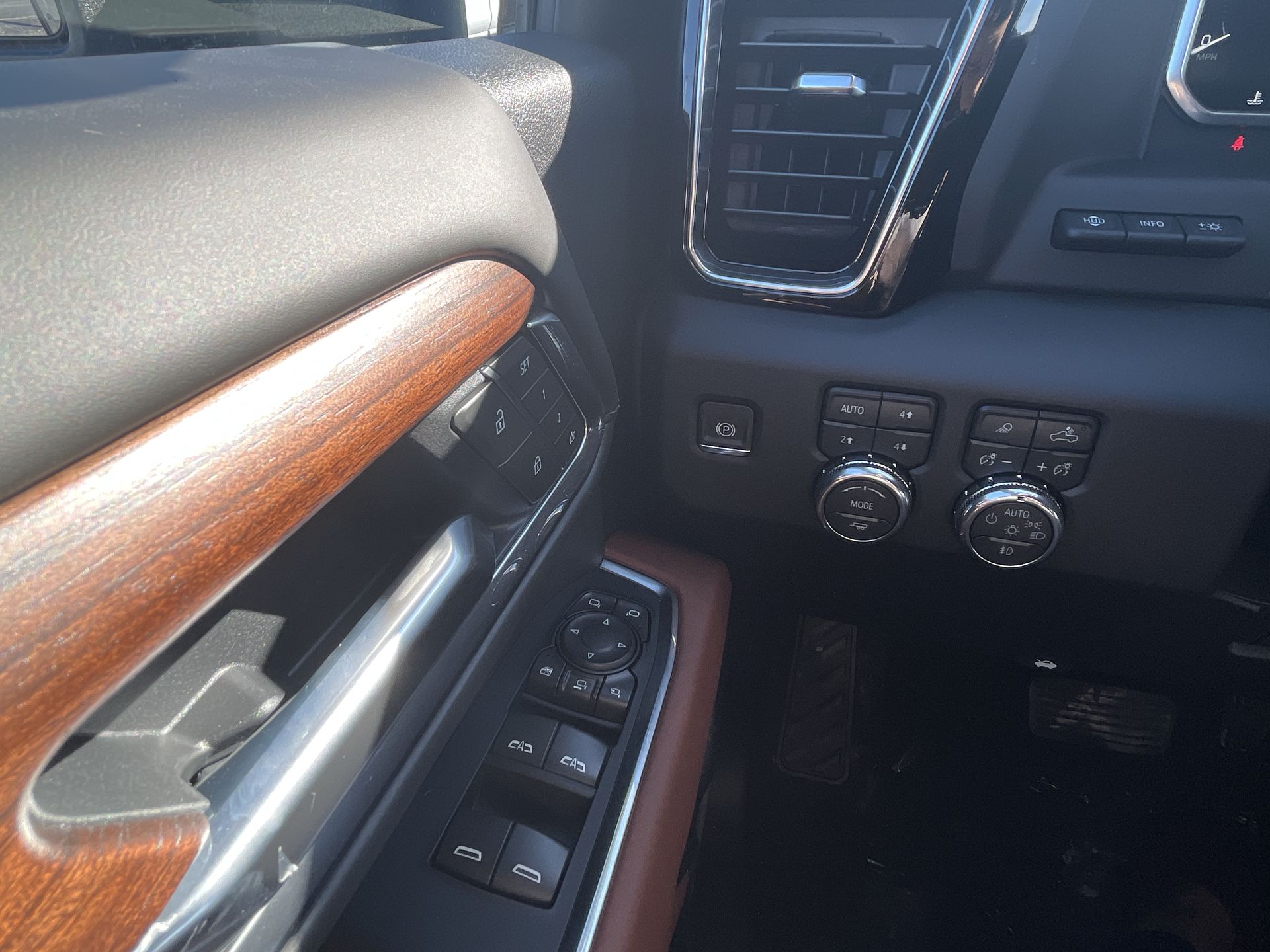 2026 Gmc Sierra 2500 HD Denali Ultimate photo 44