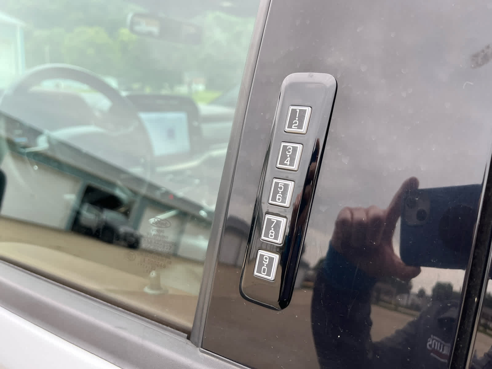 2022 Ford F-150 Lariat photo 22