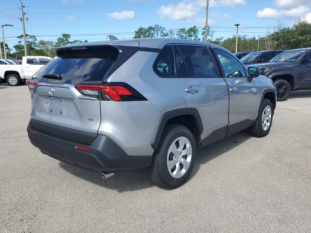 2025 Toyota RAV4 LE photo 5