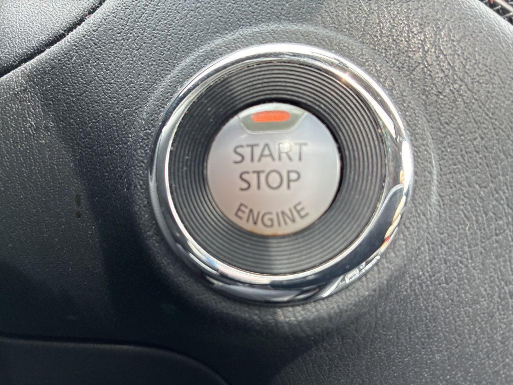 2020 Nissan Pathfinder SL photo 19