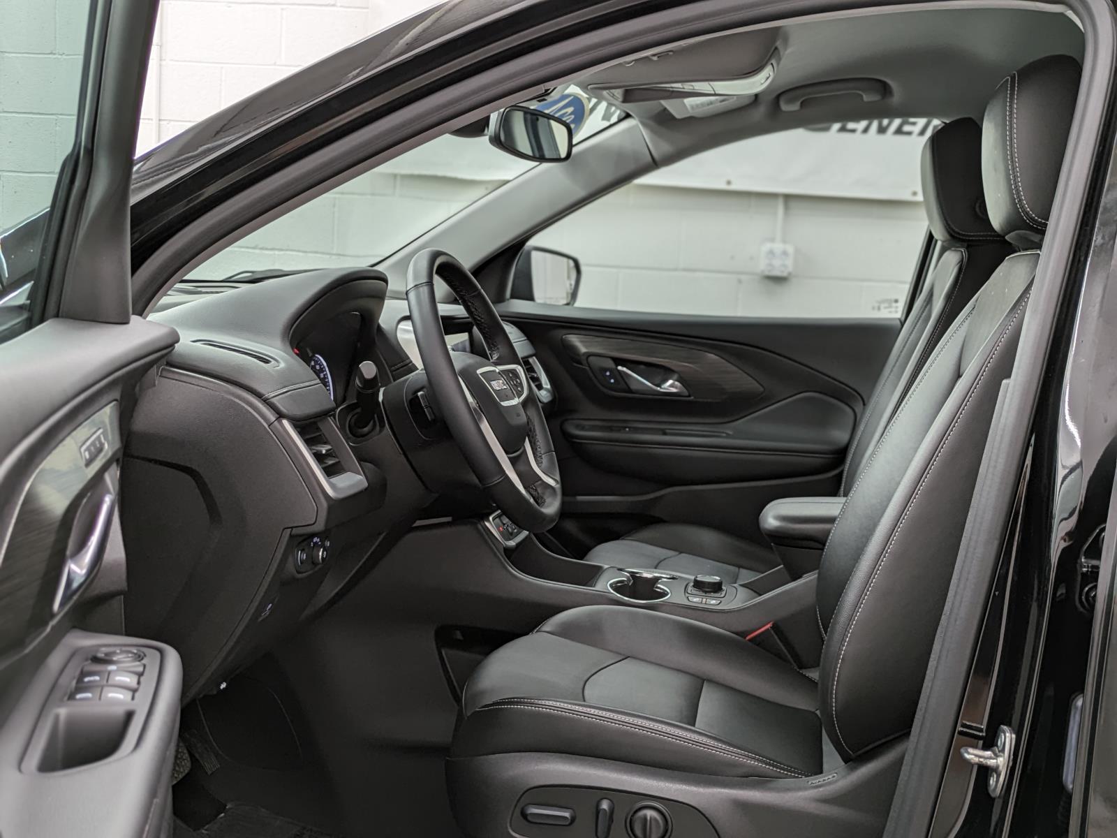 2024 Gmc Terrain SLT photo 3