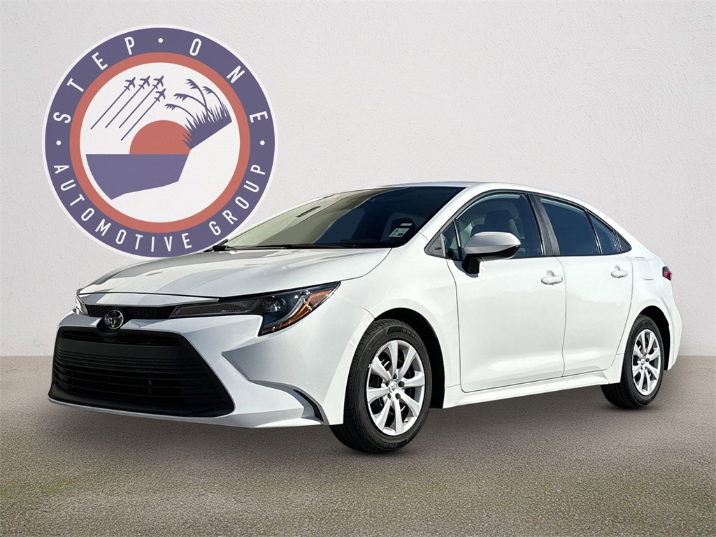 2024 Toyota Corolla LE's photo