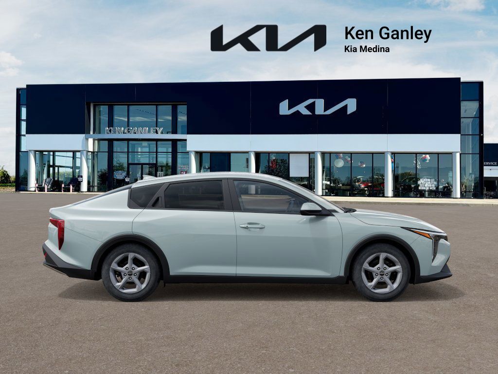 2025 Kia K4 LXS photo 5