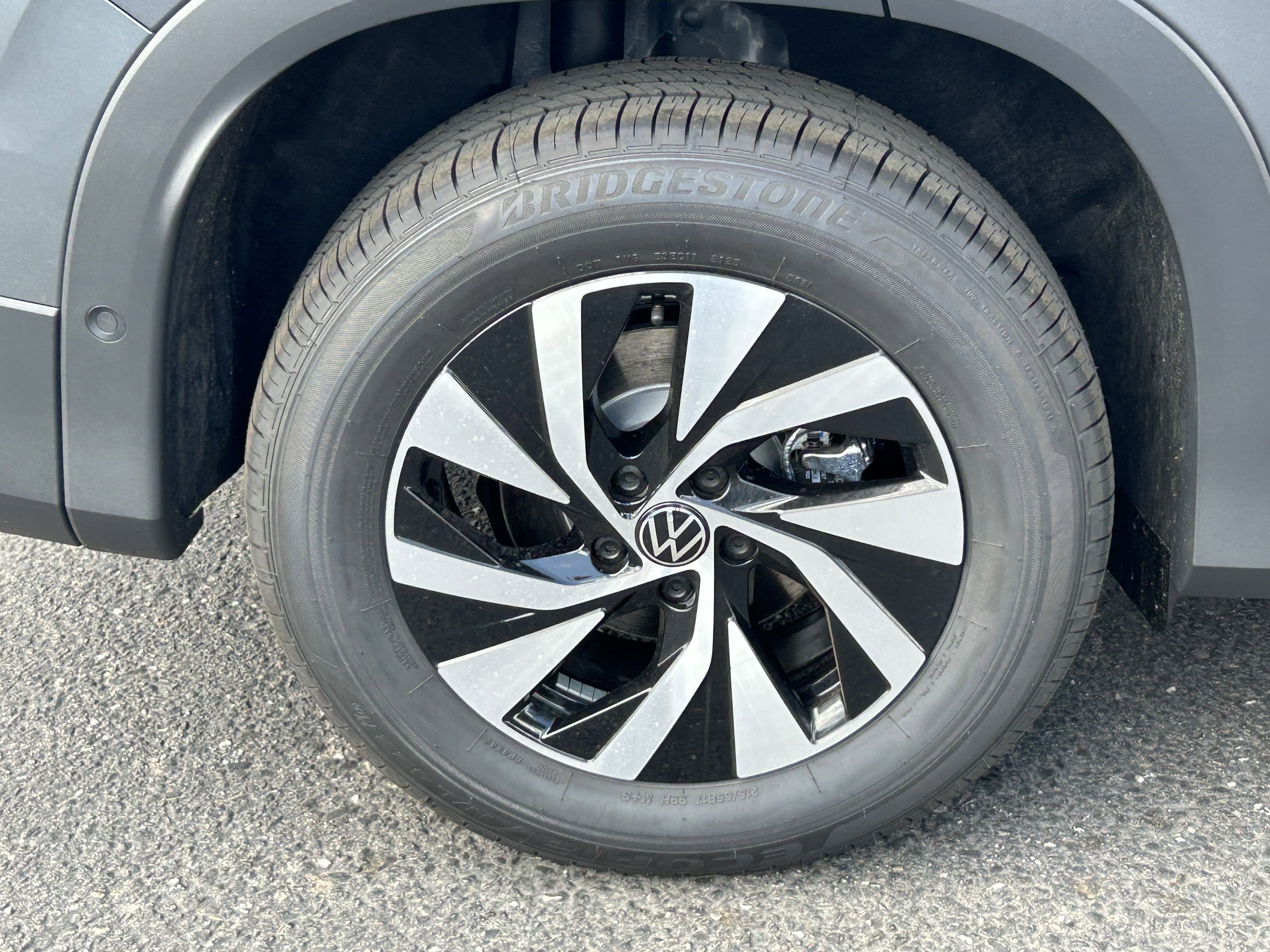 2025 Volkswagen Tiguan S photo 2