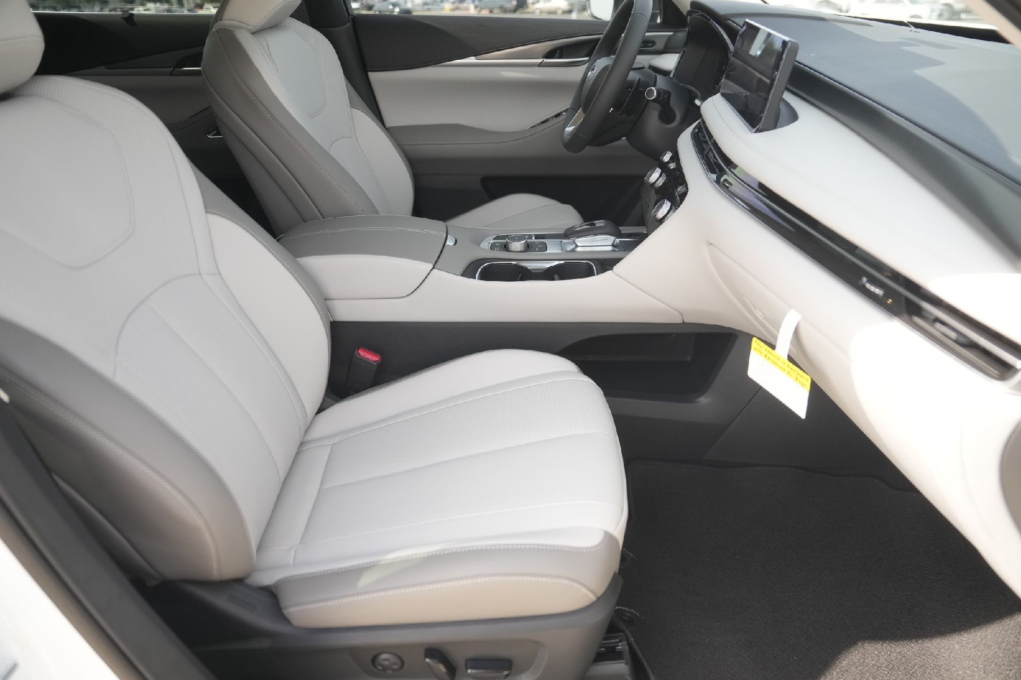 2026 Infiniti QX60 Luxe photo 14
