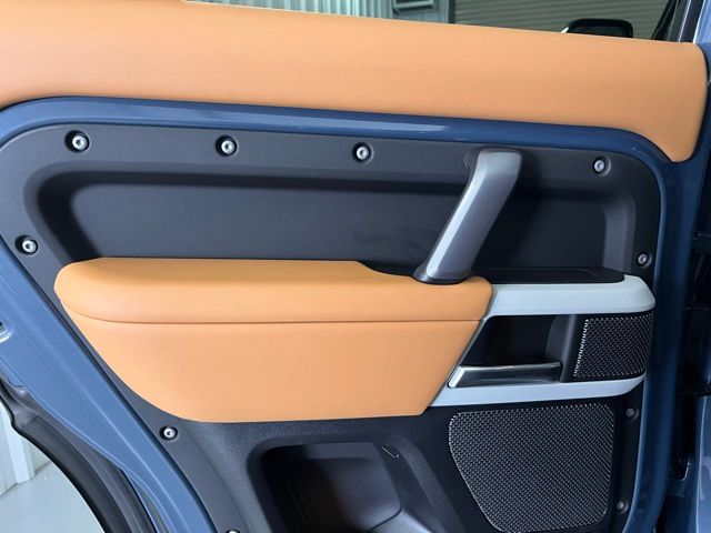 2024 Land Rover Defender 110 X-Dynamic SE photo 8