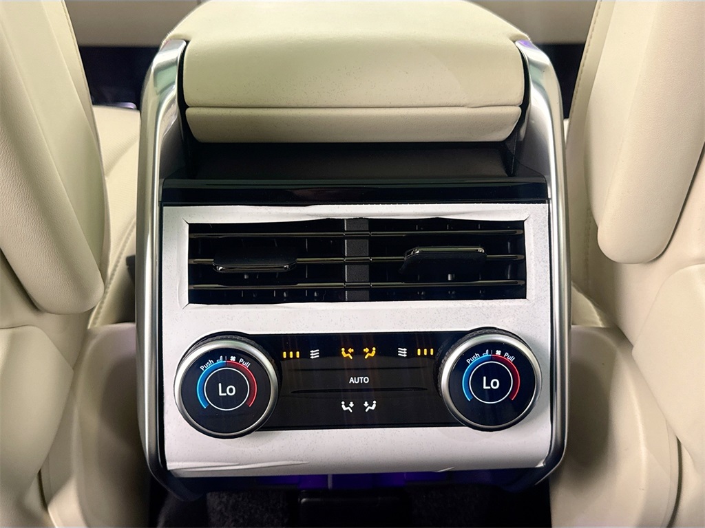2025 Land Rover Range Rover SE photo 22