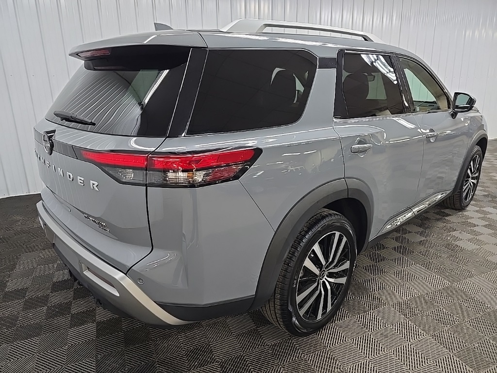 2023 Nissan Pathfinder Platinum photo 10