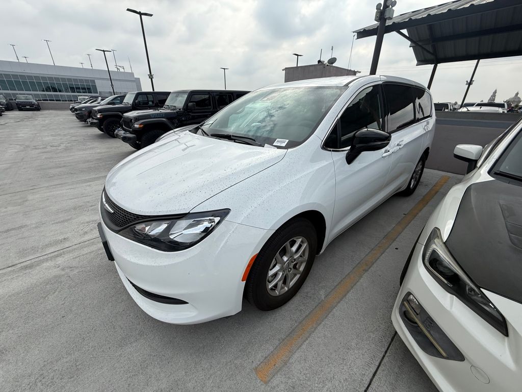2025 Chrysler Voyager LX