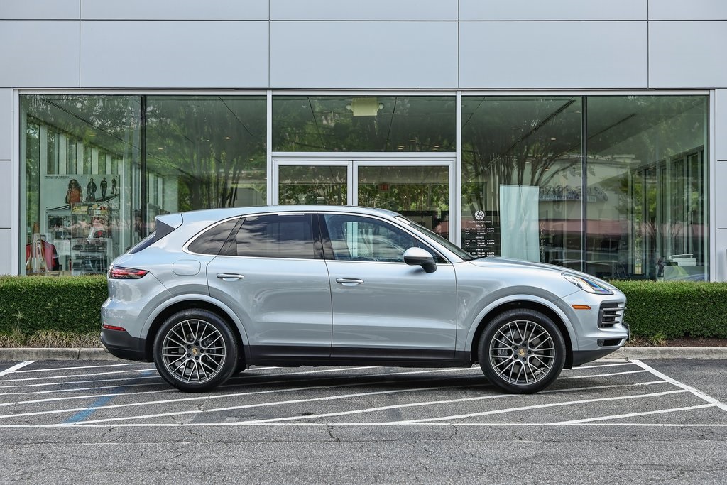2022 Porsche Cayenne Base photo 8