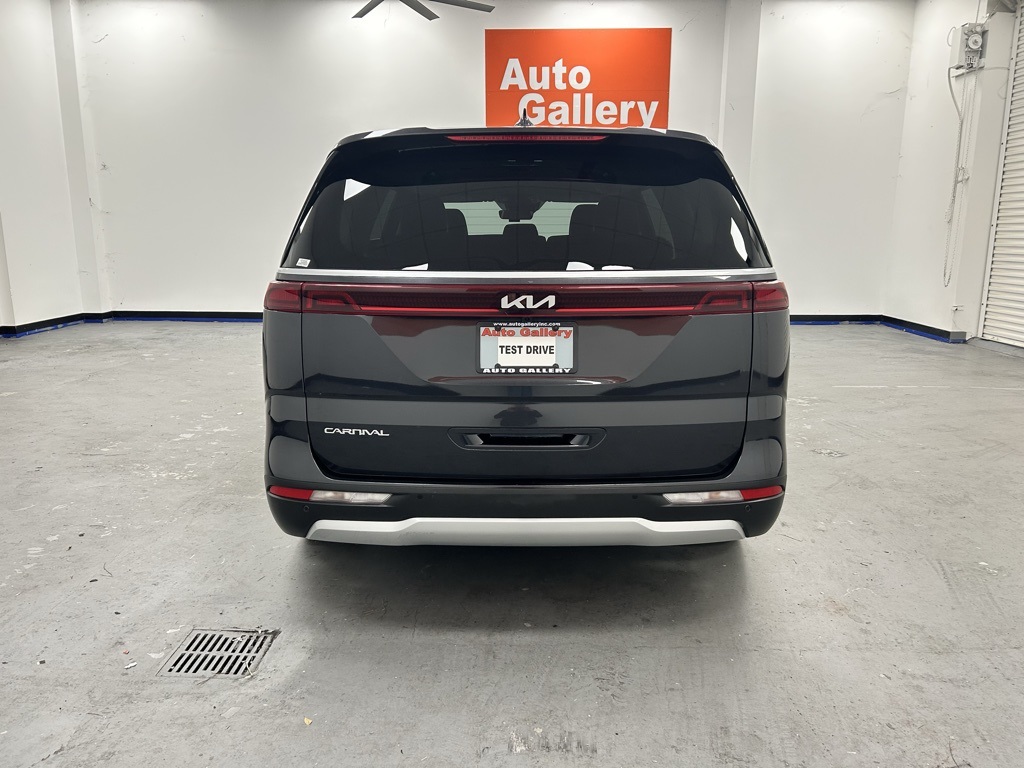 2024 Kia Carnival LX photo 6