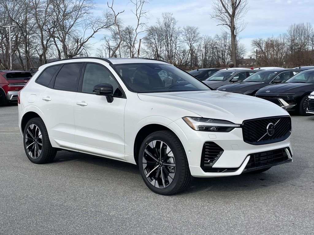 2026 Volvo XC60 Plus's photo