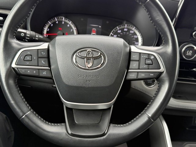 2022 Toyota Highlander LE photo 11