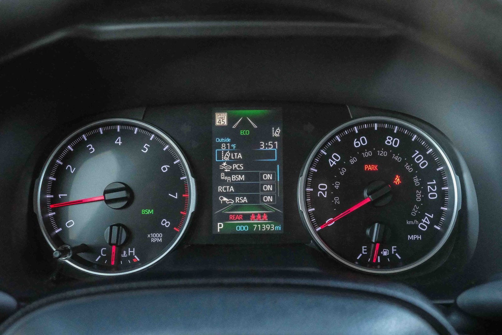 2022 Toyota RAV4 LE photo 25