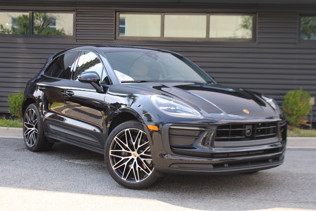 2025 Porsche Macan T photo 9