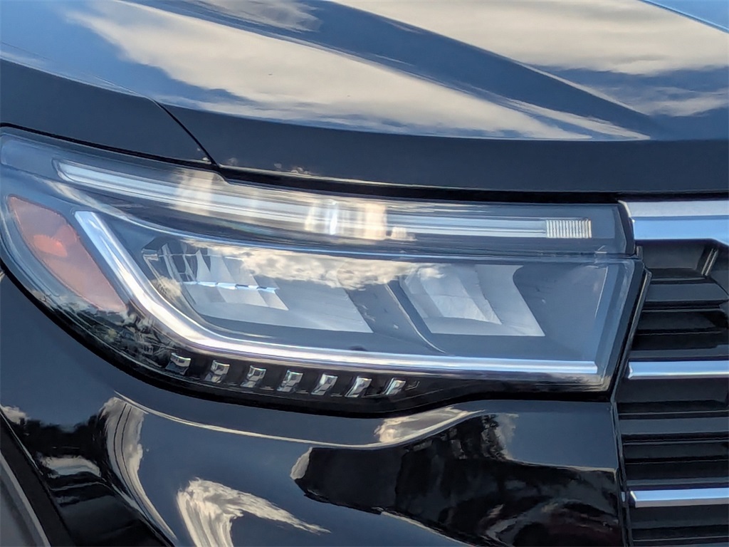 2025 Ford Explorer photo 7