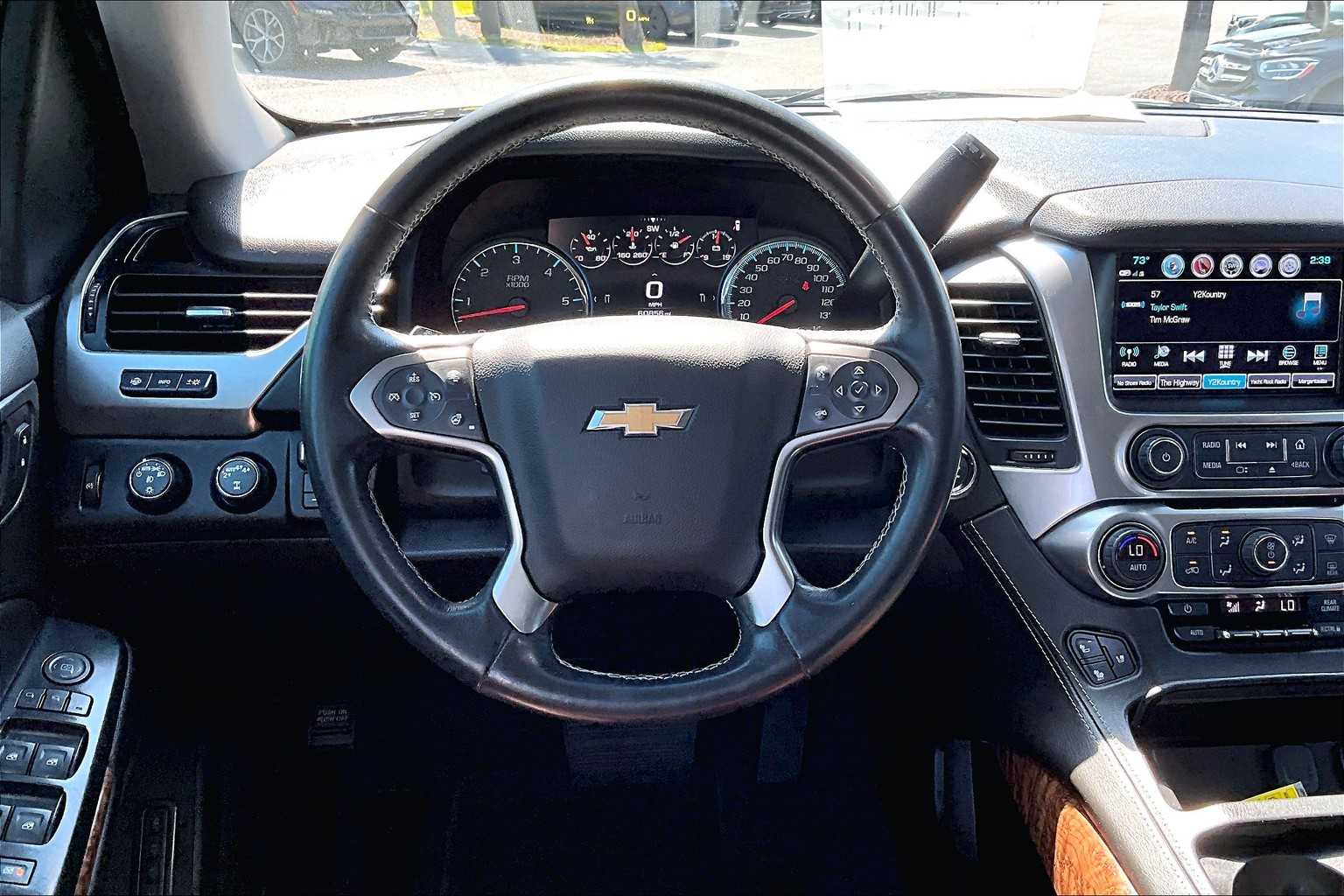 2019 Chevrolet Suburban Premier photo 5