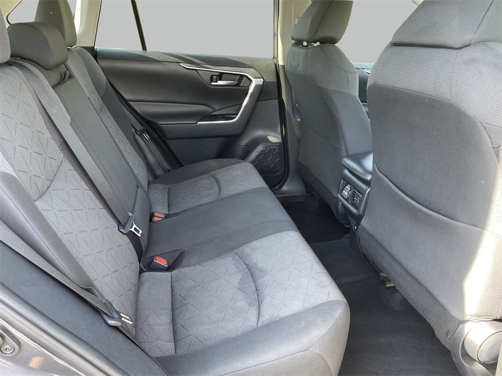 2021 Toyota RAV4 XLE photo 15